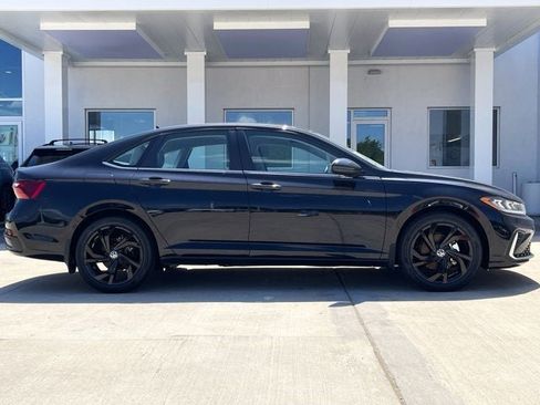 New 2025 Volkswagen Jetta SE image 9