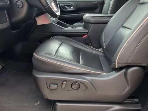 Used 2022 GMC Yukon SLT w/ SLT Premium Package image 12