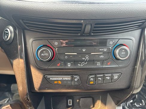 Used 2017 Ford Escape Titanium w/ Equipment Group 301A AWD/4WD image 21