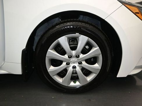 Used 2025 Toyota Corolla LE image 16