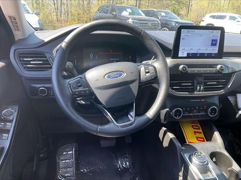 Used 2025 Ford Escape Active AWD/4WD image 18