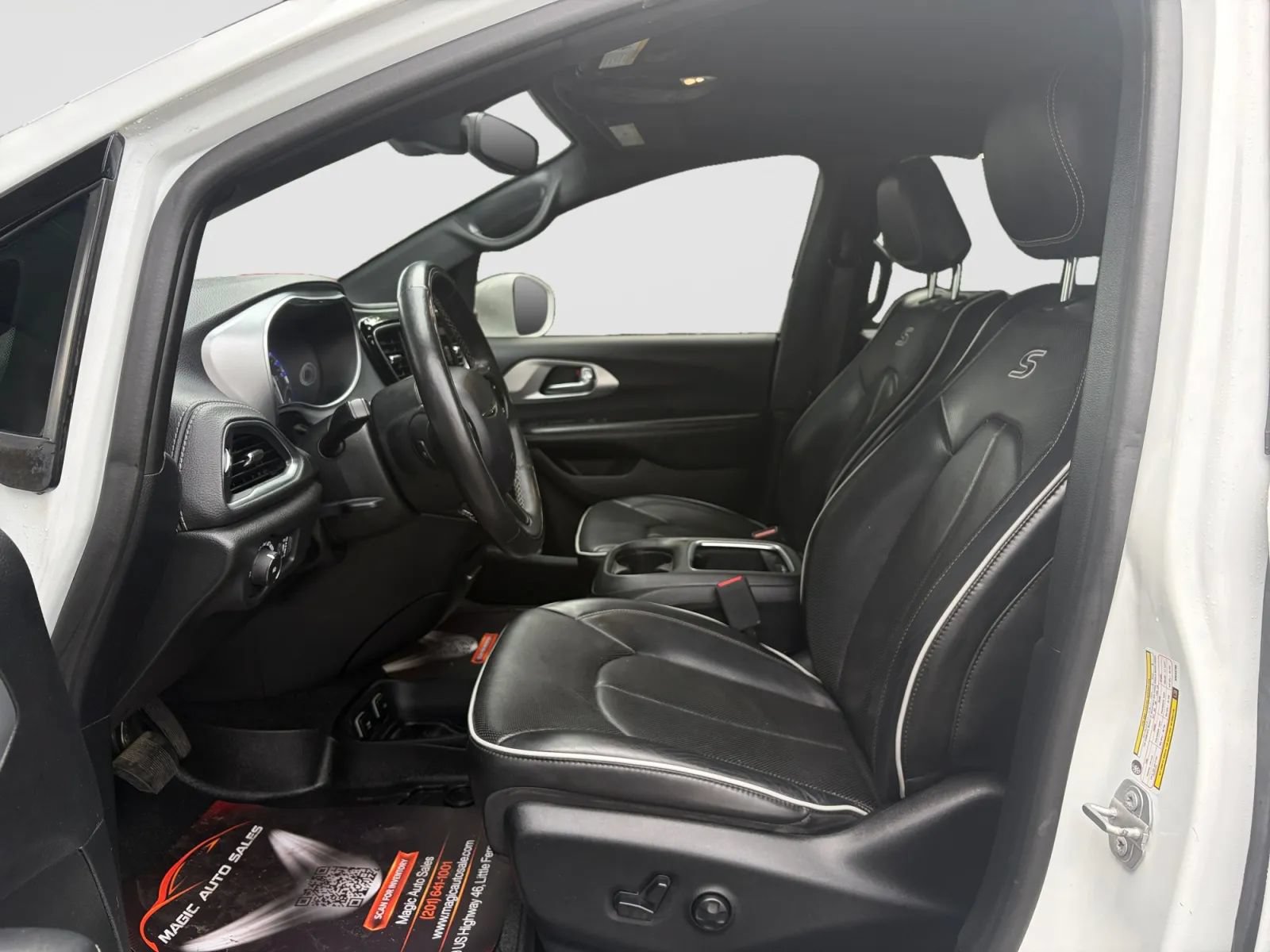 Used 2019 Chrysler Pacifica Limited w/ Advanced Safetytec Group FWD image 12