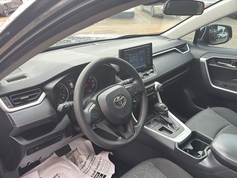 Used 2021 Toyota RAV4 XLE w/ Convenience Package FWD image 20