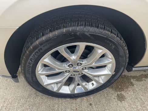 Used 2018 Ford Expedition Limited w/ Equipment Group 302A RWD image 9