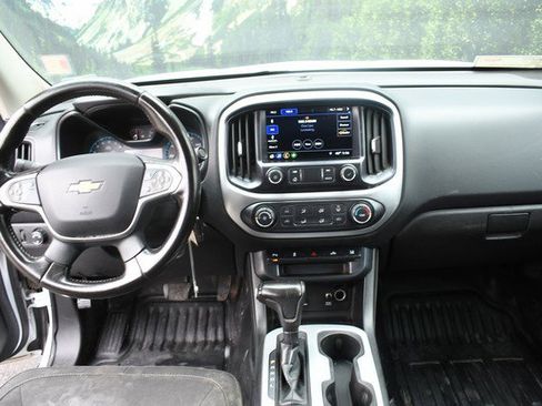 Used 2020 Chevrolet Colorado LT w/ Safety Package image 18