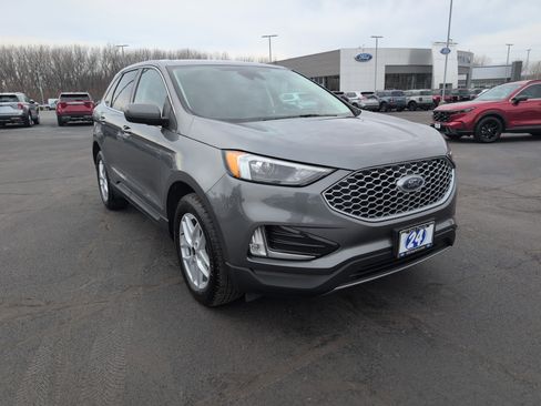 Used 2024 Ford Edge SEL w/ Convenience Package image 7