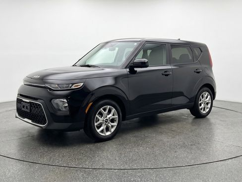 Used 2025 Kia Soul LX w/ LX Technology Package FWD image 3