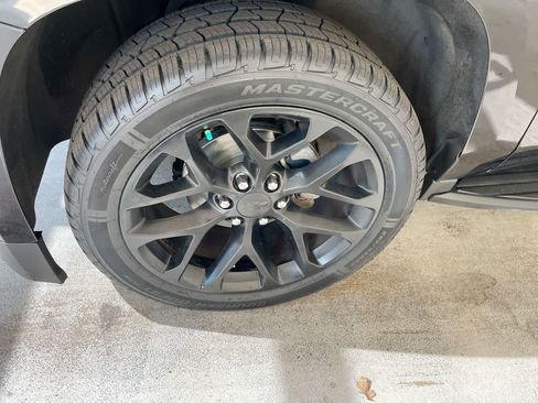 Used 2018 Chevrolet Suburban LT AWD/4WD image 10