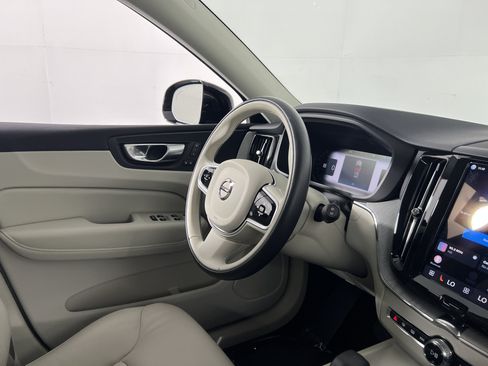 Used 2025 Volvo XC60 B5 Plus w/ Protection Package Premier AWD/4WD image 10