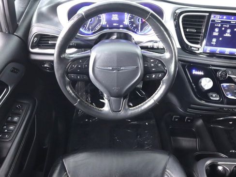 Used 2021 Chrysler Pacifica Touring-L w/ S Appearance Package image 30
