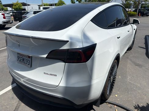 Used 2022 Tesla Model Y Performance AWD/4WD image 6