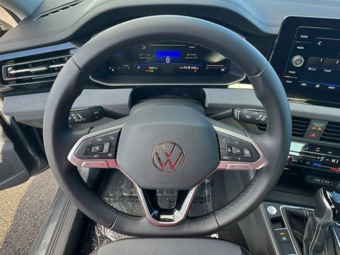 Used 2025 Volkswagen Jetta SE image 18