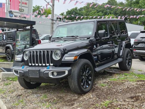 Used 2023 Jeep Wrangler Unlimited Sahara w/ Cold Weather Group AWD/4WD image 2