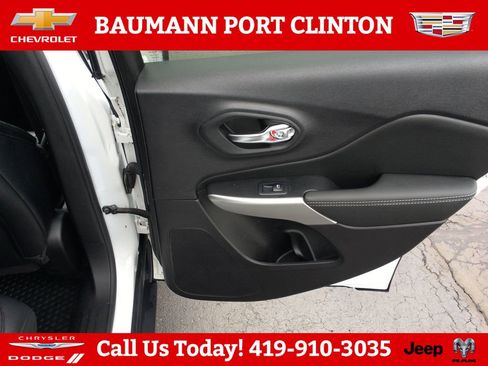 Used 2022 Jeep Cherokee Latitude w/ Trailer Tow Group AWD/4WD image 14