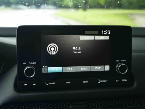 Certified 2025 Honda HR-V Sport image 30