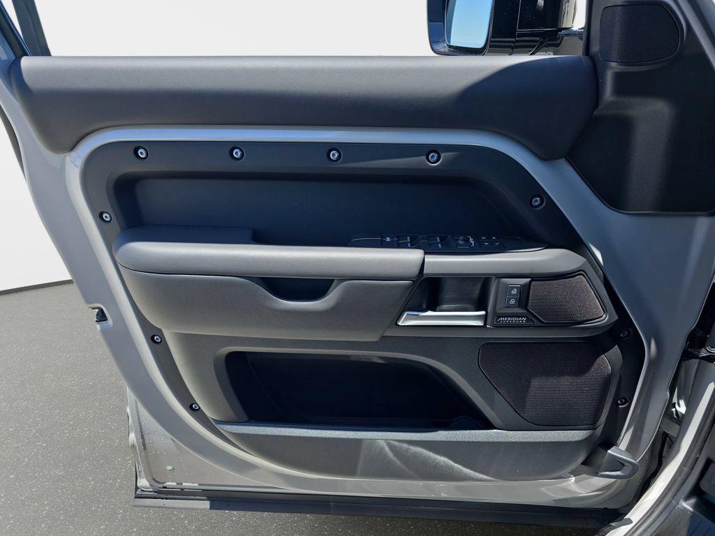 New 2026 Land Rover Defender 110 X-Dynamic SE AWD/4WD image 27