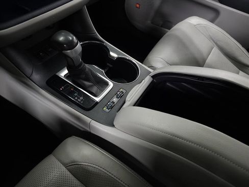 Used 2015 Toyota Highlander Limited image 29