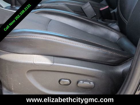 Used 2022 Chevrolet Trax LT w/ Driver Confidence Package AWD/4WD image 19
