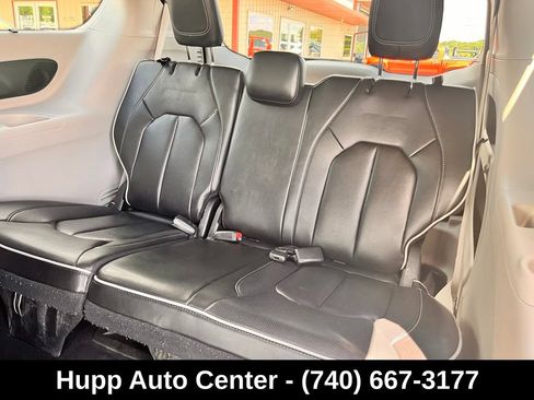 Used 2023 Chrysler Pacifica Limited FWD image 9
