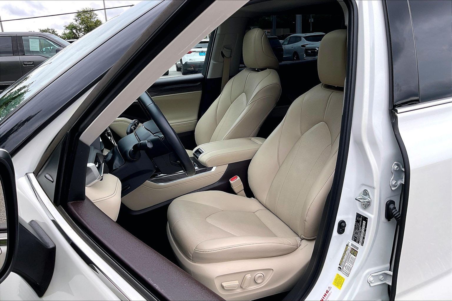 Used 2021 Toyota Highlander Limited AWD/4WD image 25
