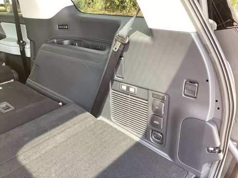 New 2025 Ford Expedition Platinum image 17