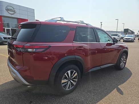 New 2025 Nissan Pathfinder SL image 7