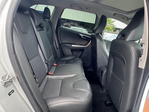 Used 2017 Volvo XC60 T5 Inscription FWD image 21