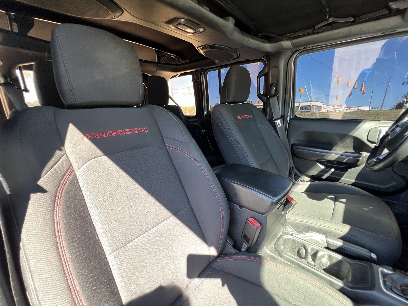 Used 2018 Jeep Wrangler Unlimited Rubicon AWD/4WD image 35