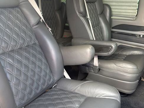Used 2023 Chevrolet Express 2500 Extended RWD image 3