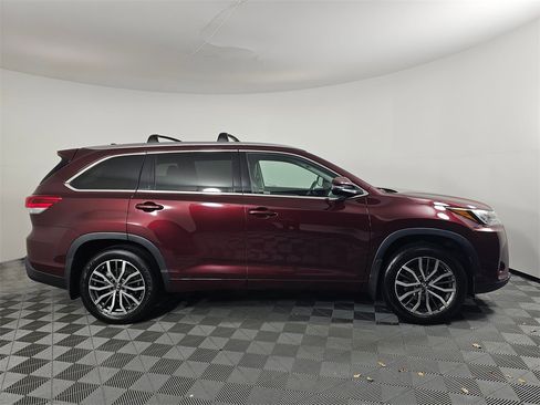 Used 2018 Toyota Highlander Limited Platinum image 4