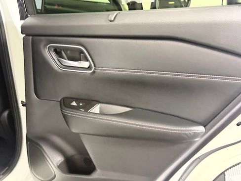 Used 2025 Nissan Rogue Platinum w/ Tech Package AWD/4WD image 30