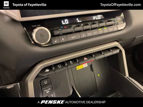 Used 2023 Toyota Tundra Limited AWD/4WD image 33