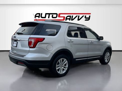 Used 2019 Ford Explorer XLT w/ Equipment Group 202A image 7