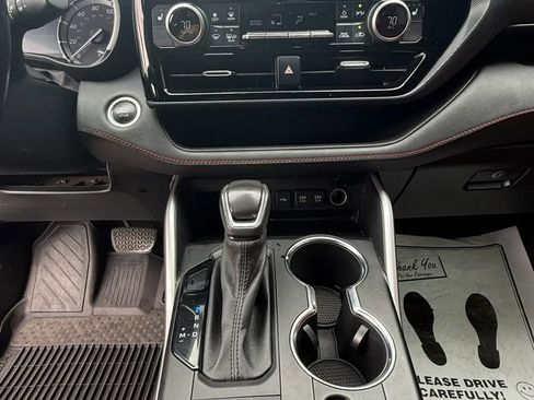 Used 2021 Toyota Highlander XSE FWD image 17
