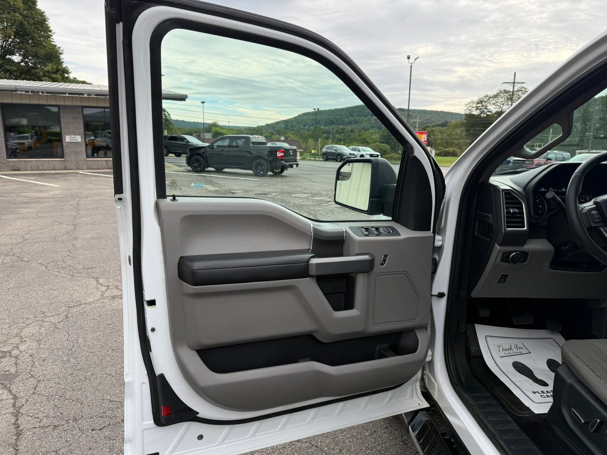Used 2015 Ford F150 XLT w/ Equipment Group 302A Luxury AWD/4WD image 9