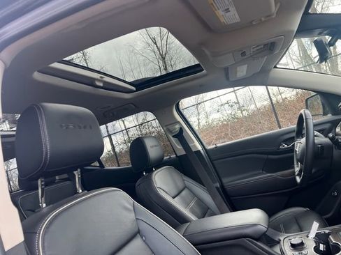 Used 2023 GMC Acadia Denali image 16