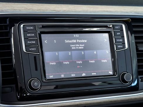 Used 2018 Volkswagen Beetle 2.0T image 41