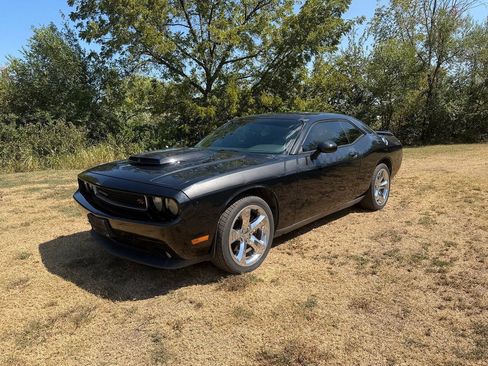 Used 2013 Dodge Challenger R/T w/ Sound Group II RWD image 1