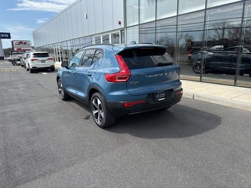 Certified 2025 Volvo XC40 B5 Plus AWD/4WD image 3