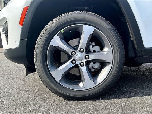 New 2025 Jeep Grand Cherokee Limited w/ Luxury Tech Group II image 10