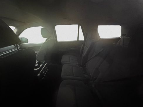 Used 2022 Ford Expedition XLT image 9