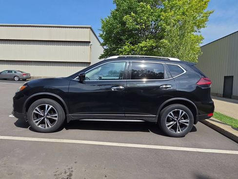 Used 2020 Nissan Rogue SV w/ Sun & Sound Touring Package AWD/4WD image 3