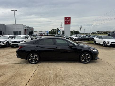 Used 2023 Hyundai Elantra SEL w/ Convenience Package FWD image 14