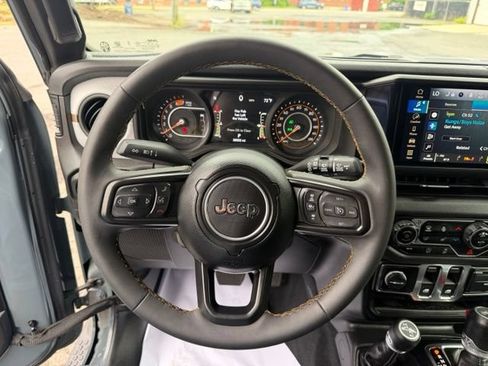 Used 2024 Jeep Wrangler Sport AWD/4WD image 17