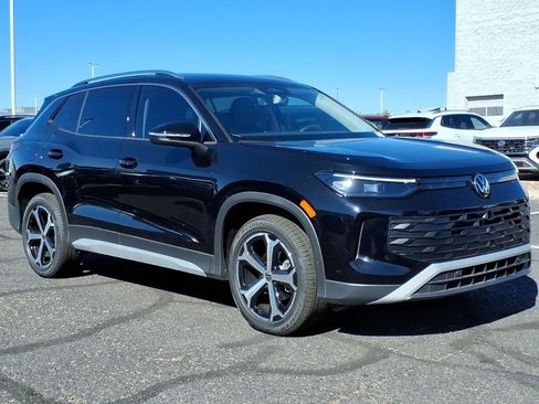 New 2026 Volkswagen Tiguan SE FWD image 1