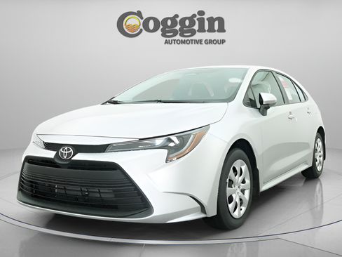 Certified 2026 Toyota Corolla LE FWD image 32