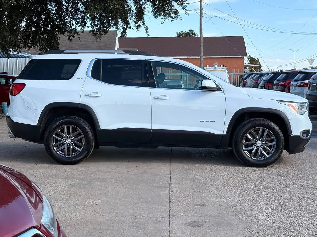 Used 2017 GMC Acadia SLT FWD image 2