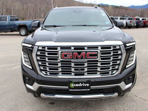 Used 2025 GMC Yukon Denali w/ Sun & Power Step Package image 2