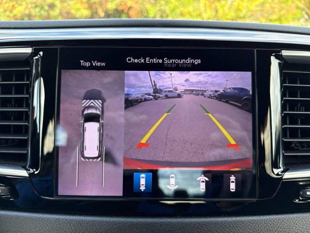 Used 2019 Chrysler Pacifica Touring Plus w/ Advanced Safetytec Group FWD image 27