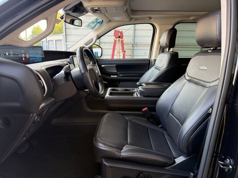 Used 2025 Ford Expedition Platinum AWD/4WD image 12